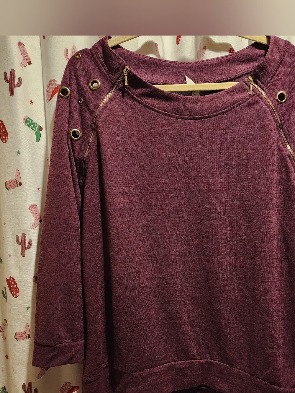NWT SZ 1X NY Collection Plum/burgundy Grommet & Zip-Trim Pullover.